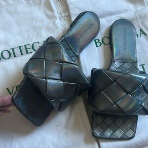 Bottega  Veneta Lido Intrecciato Iridescent Leather Slides